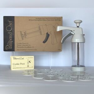 The Pampered Chef Cookie Press #1525 w/ 16 Discs Different Shapes Only Used Once